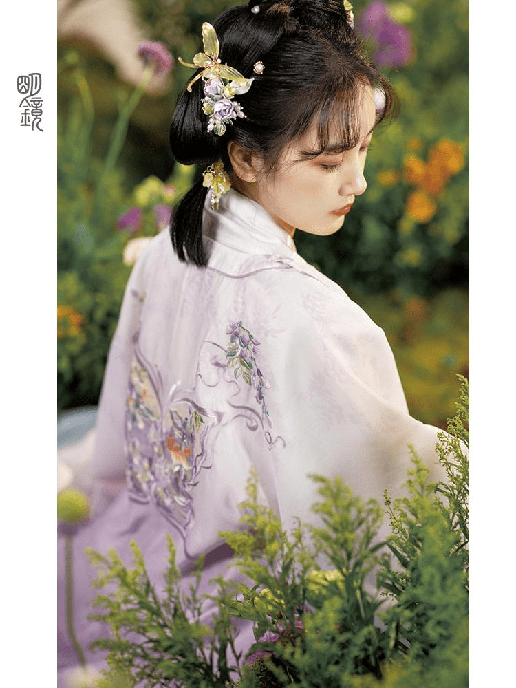 明镜 快来抄作业,春日踏青汉服已经给你准备好啦!