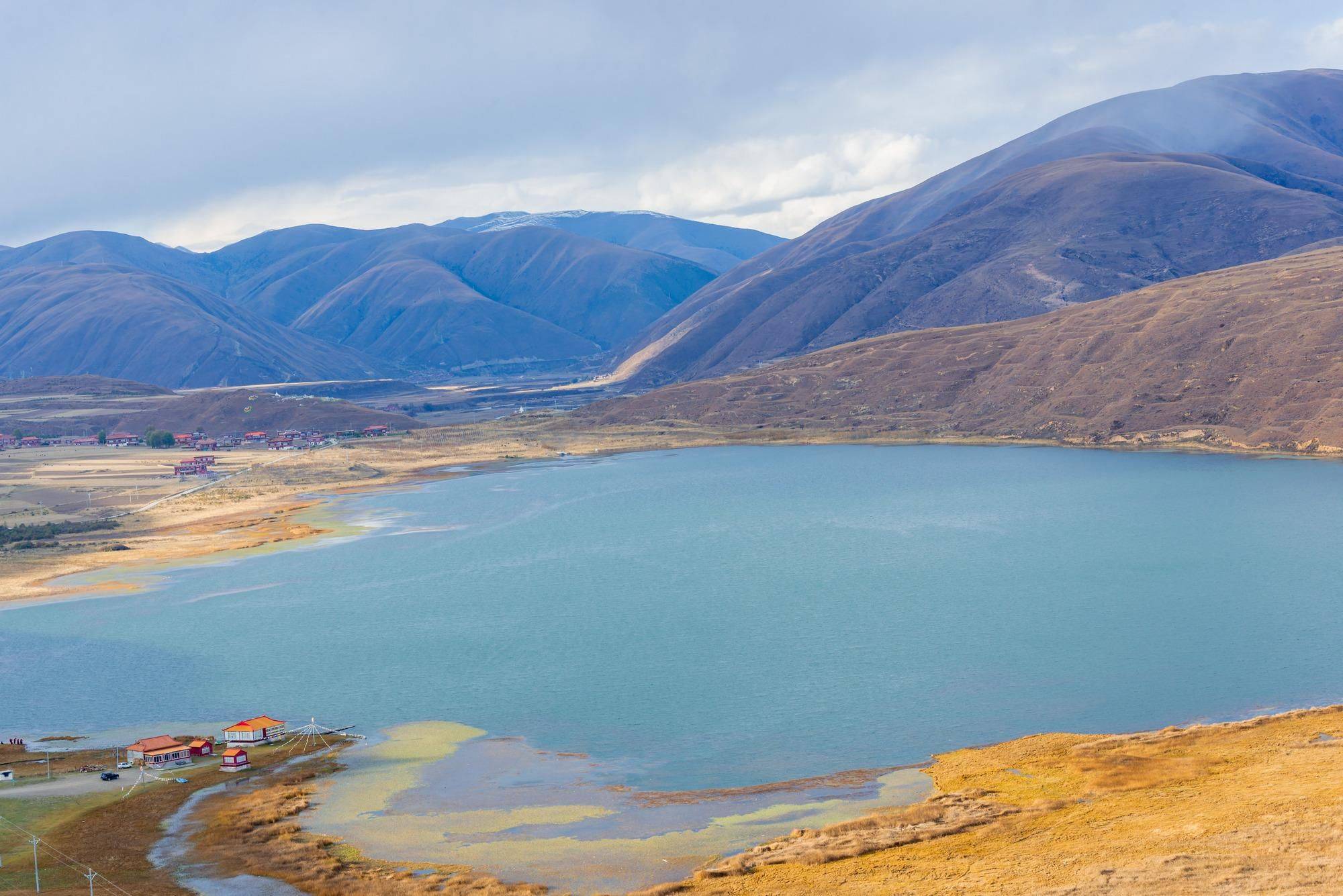 千寻国旅陪你去风景如画的卡萨湖一起看油画般的世界