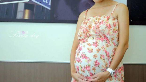 通常在怀孕7个月时,医生会根据母亲的某些情况确定胎儿的位置,如果