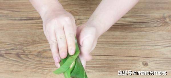 加入适量|教你包粽子啦,江南经典五花肉四角粽,肉馅肥而不腻,粽香四溢