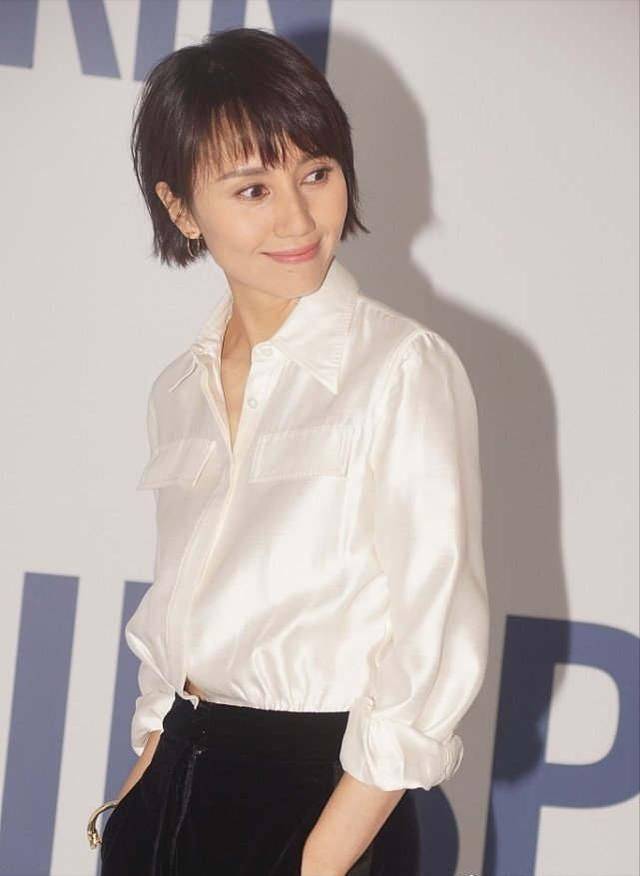 效果 袁泉真是“基础款”代言人！春天学她这样穿衬衫，气质高级又减龄