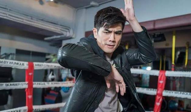 伍允龙首谈与钟嘉欣8年恋情承认受到伤害有不满也有不开心