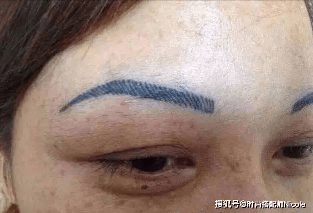 Nicole50岁的女人，化妆不用扮嫩，画这3个地方就够了，优雅还显气色好