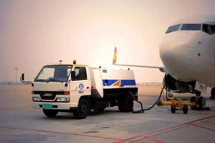 机场里的特种车,你认识多少?_飞机_提供电源_空调车