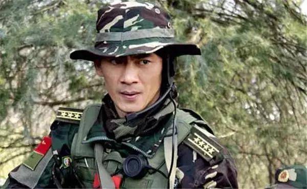 发型盘点十大泡面头男星,第一名最帅毋庸置疑,小李飞刀焦恩俊最适合