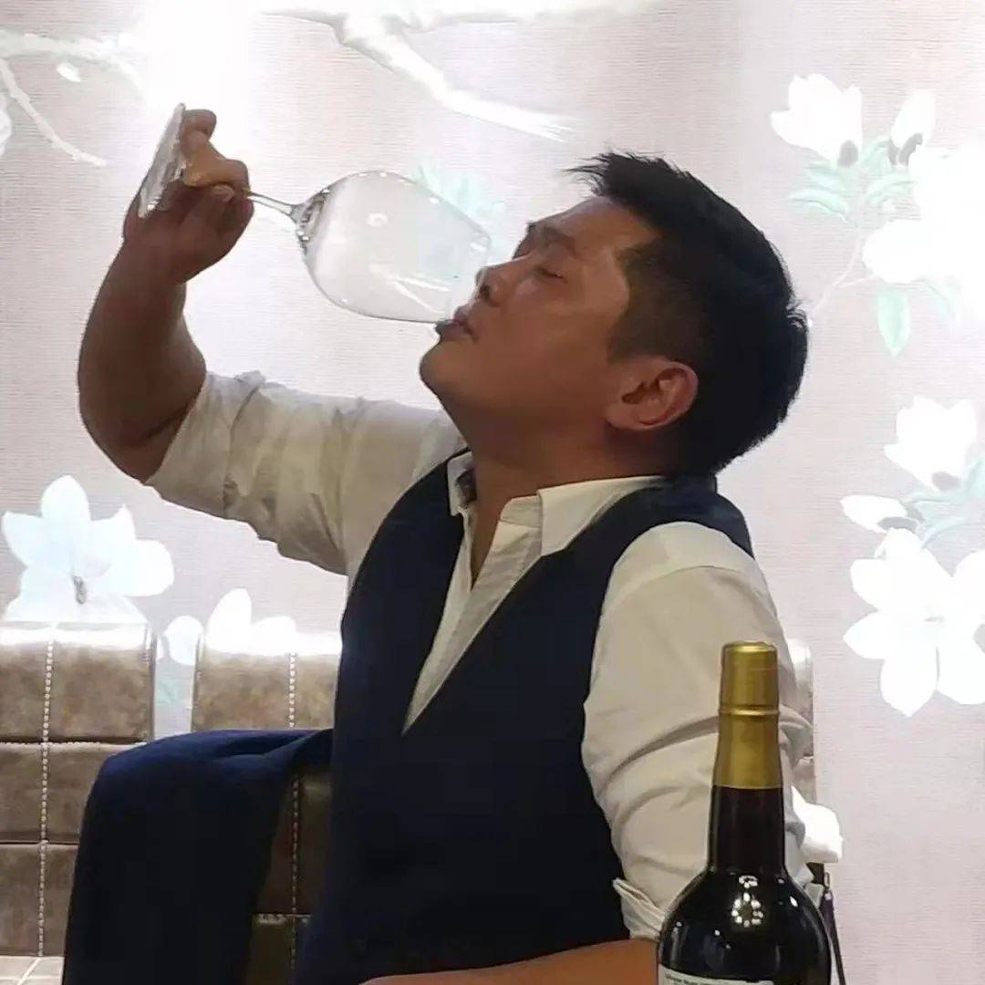 副业|他把葡萄酒当副业年入50-60万：20年行业老兵劝年轻销售太别在意底薪！