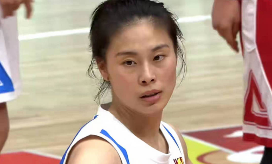外线失准抢断制胜,山东女篮险胜浙江,王思雨临危救主_李缘_王英_杨衡