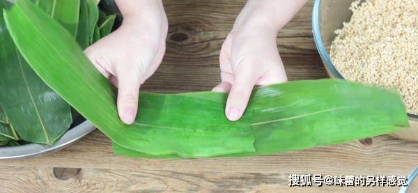 加入适量|教你包粽子啦,江南经典五花肉四角粽,肉馅肥而不腻,粽香四溢