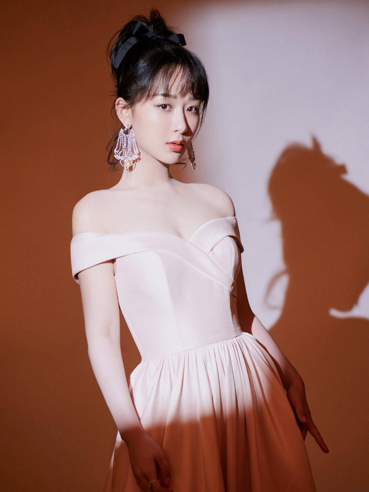下巴整前似大妈、整完变少女？这些“回炉重造”的女明星，太成功了！