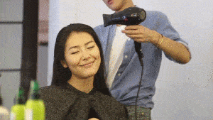 头皮头发吹干和自然干哪个好?你一直搞错了,怪不得头油还发!