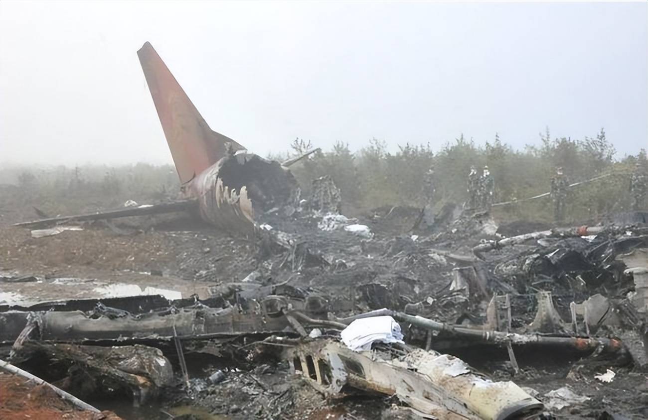 突发！哈萨克斯坦一载100人客机坠毁，据称有幸存者