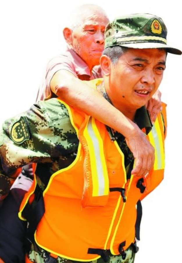 王明华武警消防官兵王明华的身影从此深深地印刻在小江珊的脑海里