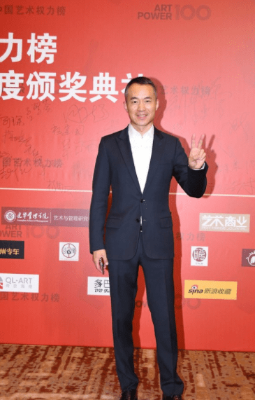 曾经央视主持人,殴打出租车司机,如今直播带货只有百来人捧场_邱启明