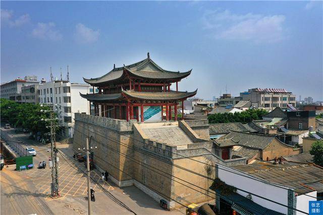 云南有座700年的古城，它是三大古城之一，为何称为活着的古城？