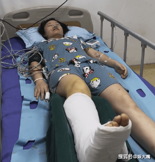 有人认为草帽姐这么做是为了洗白自己,因为她出名后买车买房到处炫富