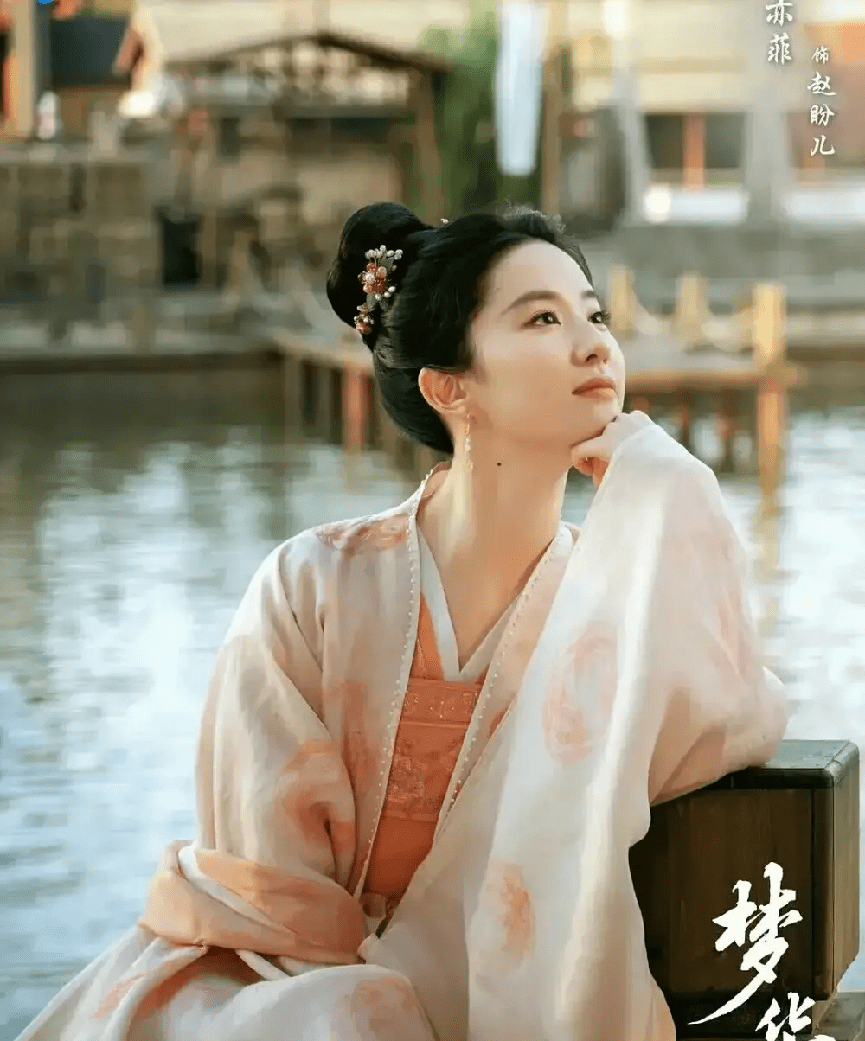 进行 我要是有刘亦菲的颜值我也骄傲，一身小黄裙穿身上，感觉还挺婀娜