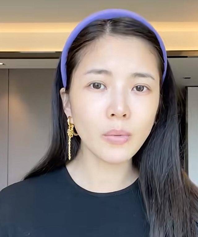 杜淳老婆王灿分享穿搭被吐槽戴黄金耳坠显突兀网友一言难尽