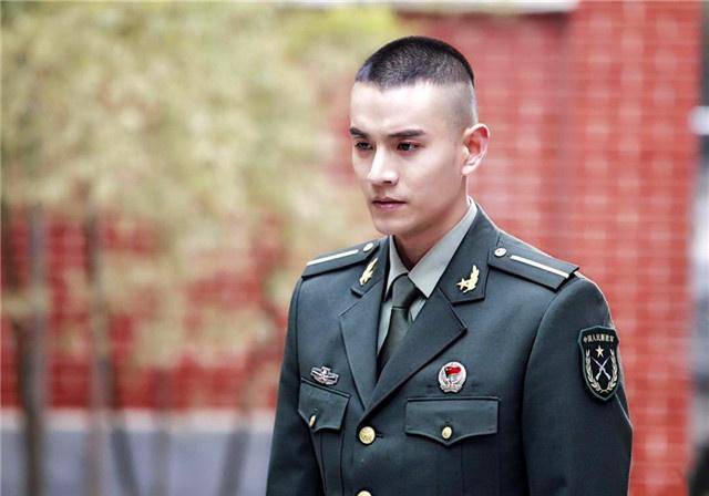 罗云熙|此剧接档《伪装者》却不火,现男主因《白发》走红,女主颜值极高