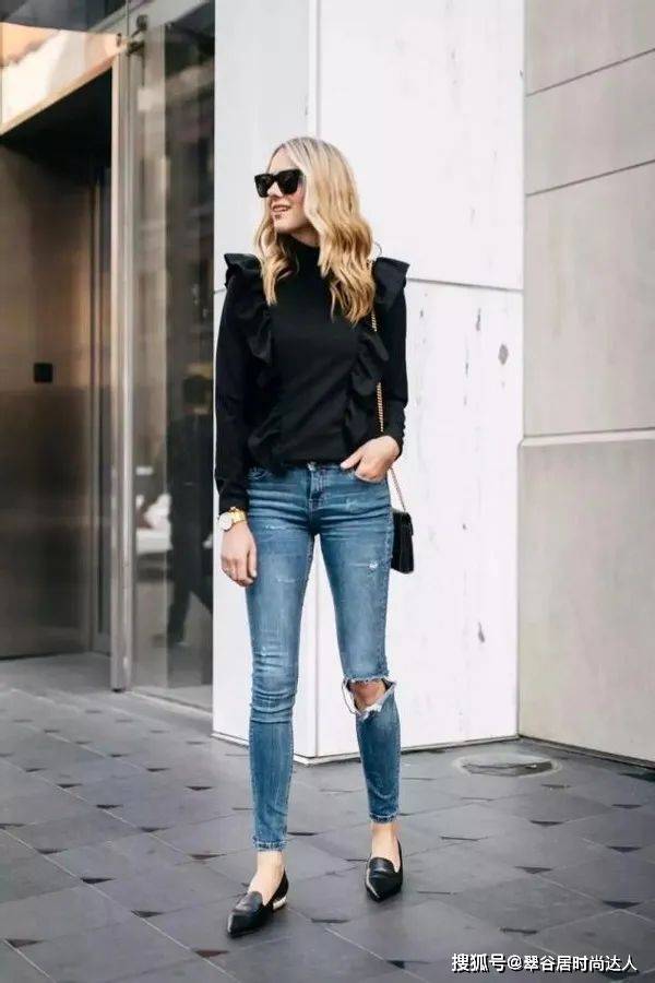 身材 女人若是不想显老!建议穿“针织衫+牛仔裤”，时髦气质还减龄