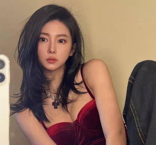 刘晓宇前女友钟鹿纯遭网曝怒斥黑粉反被举报收入不菲北京买房