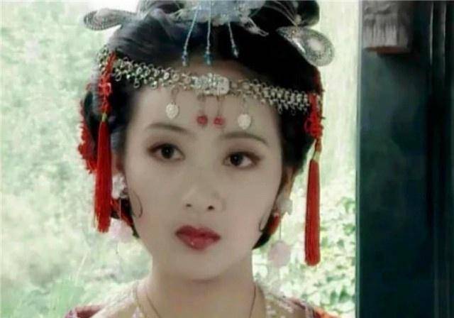 罗云熙|此剧接档《伪装者》却不火,现男主因《白发》走红,女主颜值极高