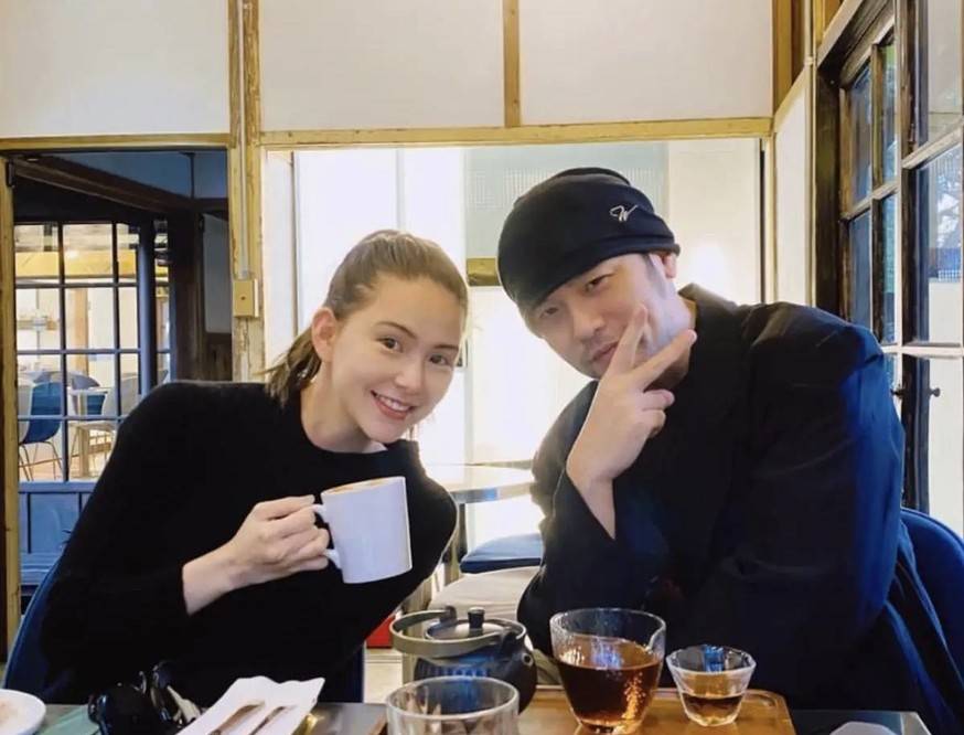 周杰伦晒女儿美人鱼造型,6岁海瑟薇四肢修长,遗传妈妈好基因
