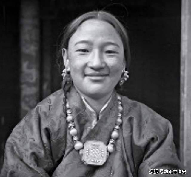 德钦汪姆藏族女土司为自由婚姻流亡8年34去世时天上出彩虹