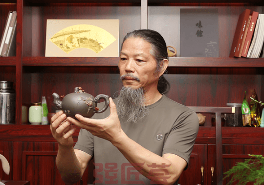 "强匠荟"紫砂壶名家桑黎兵 "壶画合一"开拓紫砂花器新局面_作品_宜兴