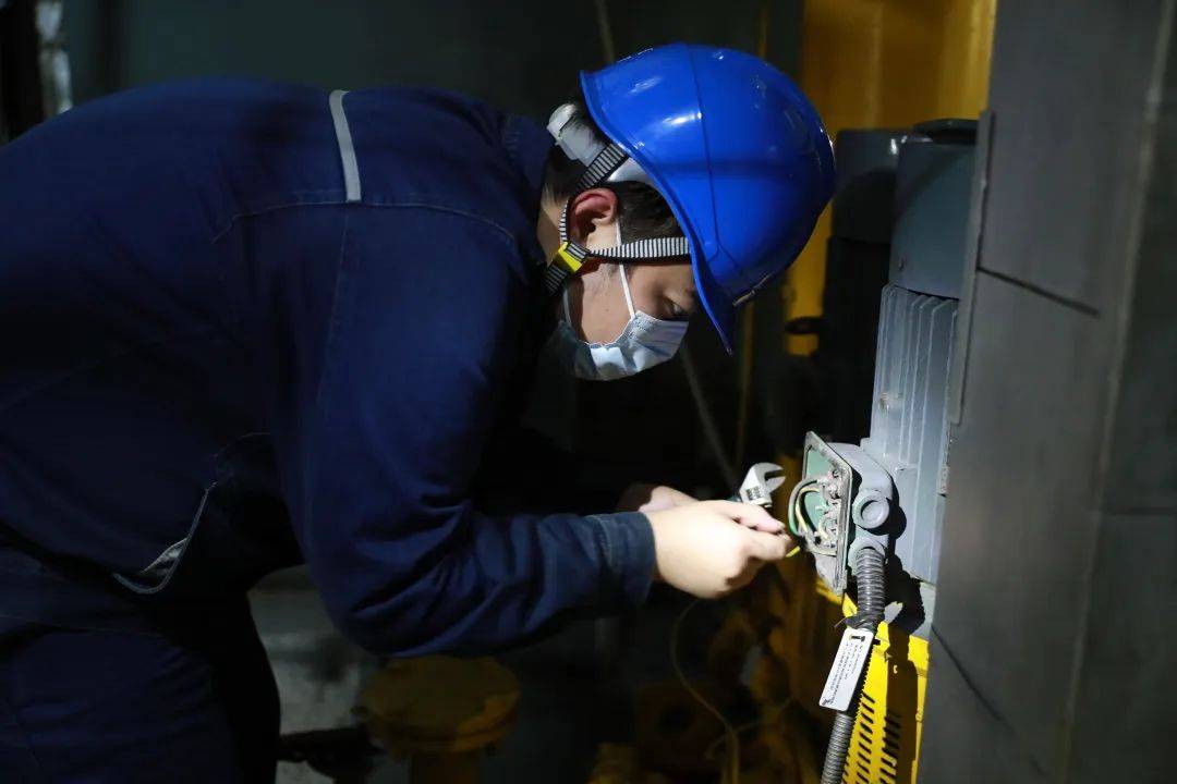 01电气分场团员青年迅速成立"战疫保供青年突击队",让手中的扳手榔头