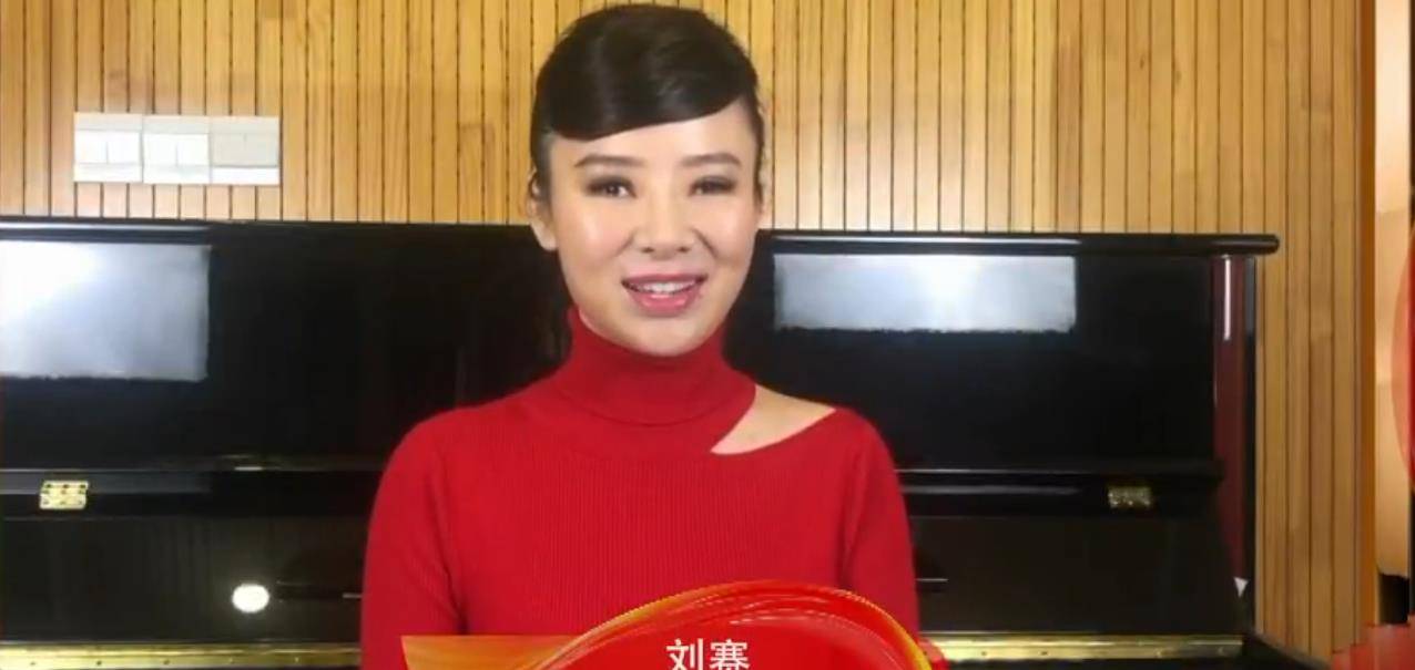 生活|“盲人歌手”刘赛：爆红后嫁进农村，给婆家买豪宅，成人生赢家