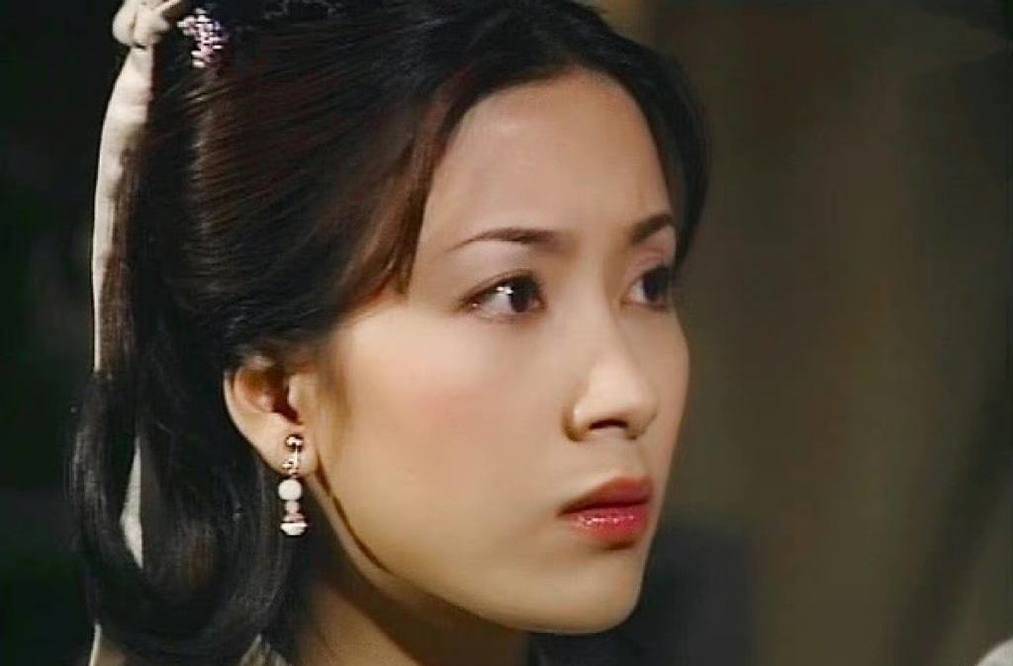 下巴TVB钟爱长脸女星？有人端庄大气，有人造型拉胯变“苦瓜脸”！