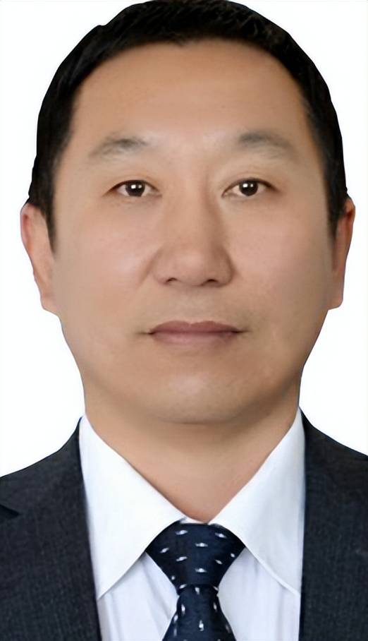 王双喜,内蒙古鄂尔多斯人,蒙古族.