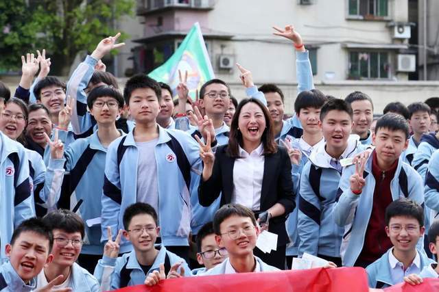重庆市杨家坪中学举行初2022届中考誓师大会