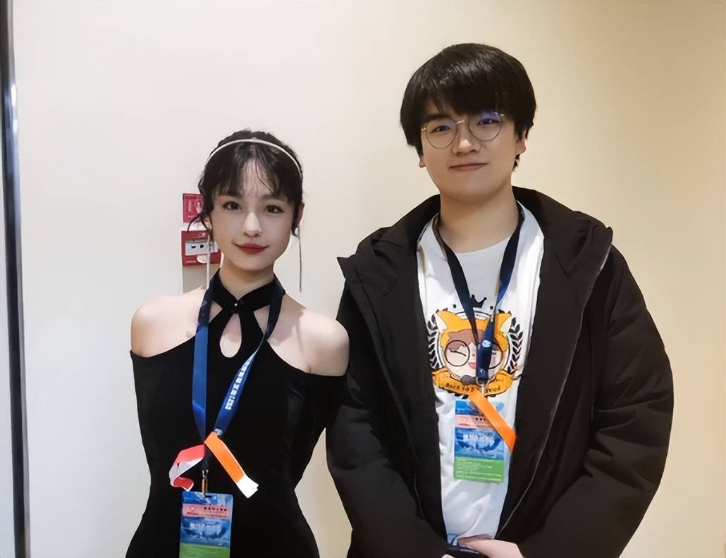 现实版的贝微微:00后电竞女学霸直博中科院,导师都指望她上星耀_姚懿