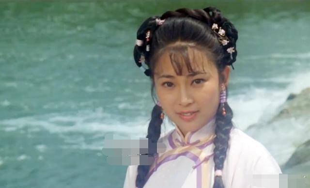 李连杰的前妻黄秋燕在哺乳期时被抛弃如今过得怎么样