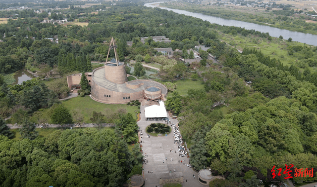 北緯30°,四川廣漢鴨子河南岸,三星堆博物館靜靜佇立.