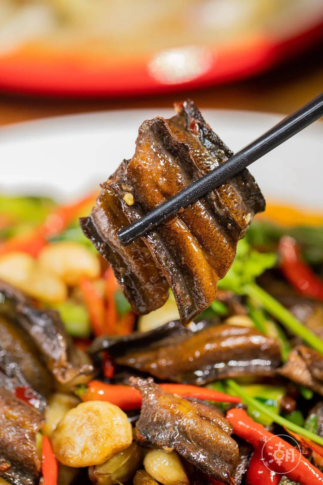 看菜名就一目了然,鳝鱼是从乡坝头每日新鲜供应到店的,有多少卖多少