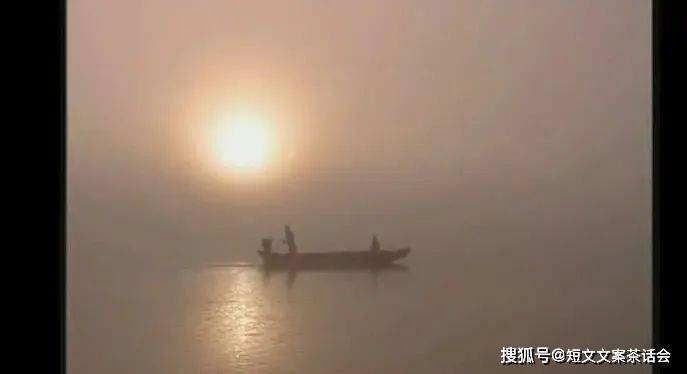 在黑暗的河流上 在深蓝的海底 星星 深海 云里 在黑暗的河流上 在深蓝的海底 星星 深海 云里