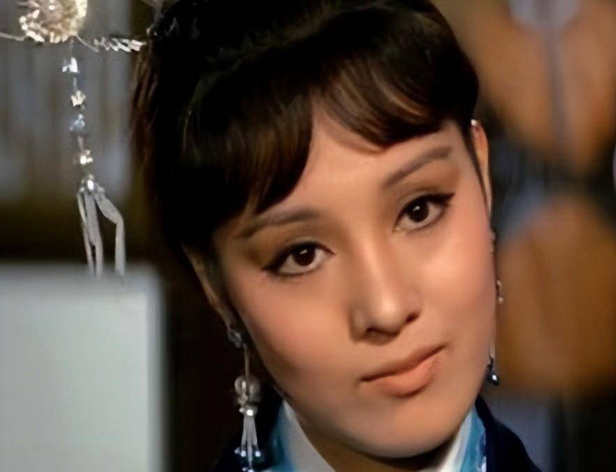 结婚43年目睹丈夫梅开三度不吭声何莉莉的智慧你不懂