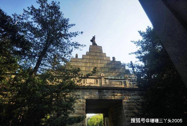 72位烈士葬在广州这个地方，为什么孙中山先生题字“浩气长存”？
