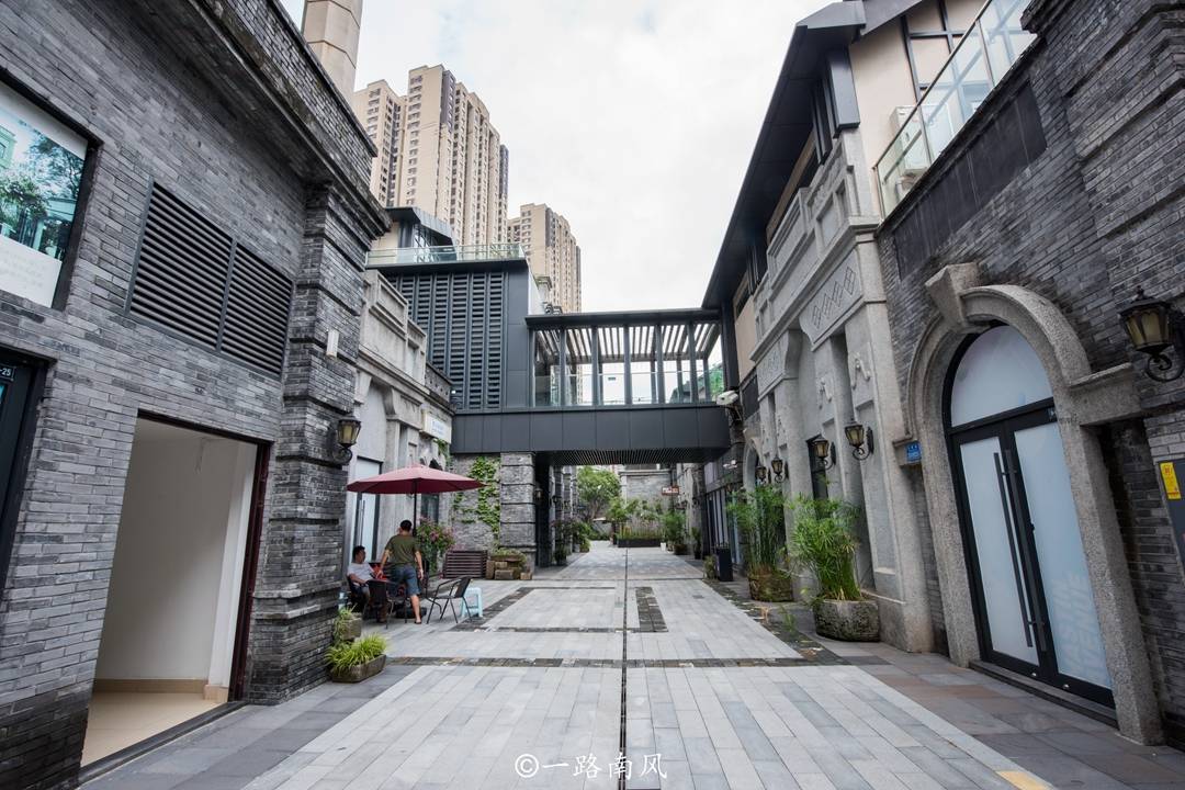 实拍清末“重庆金融街”，建筑洋气文艺，但暂时有点冷清