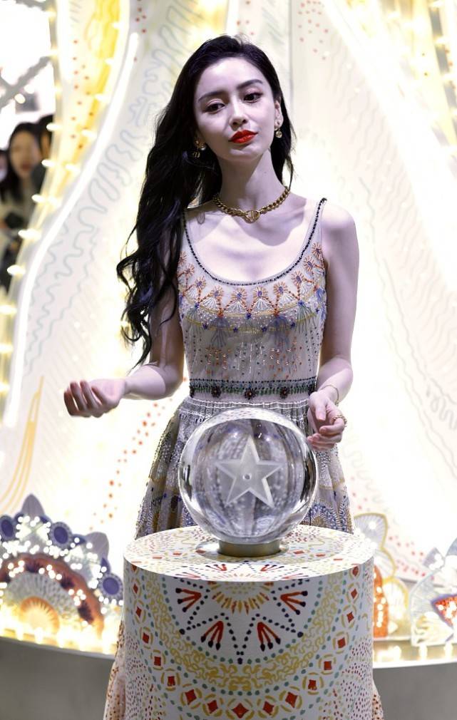 原创袁冰妍虽然年龄小但和杨颖同框没占啥优势身材气质都不一样