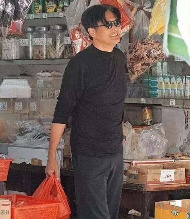 原创周润发获博士旧照曝光西装革履满头白发让网友梦回其赌神风采
