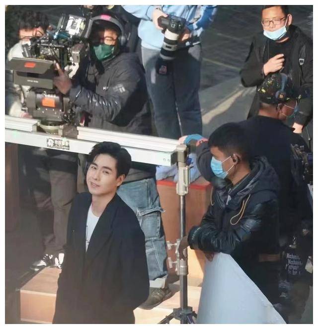 胡一天为何屡演男一号看了线下生图网友188cm到底是不同
