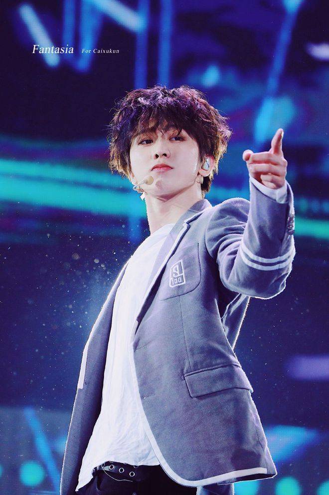 原创明星校服照王俊凯刘亦菲蔡徐坤太好看了都输给双马尾杨幂