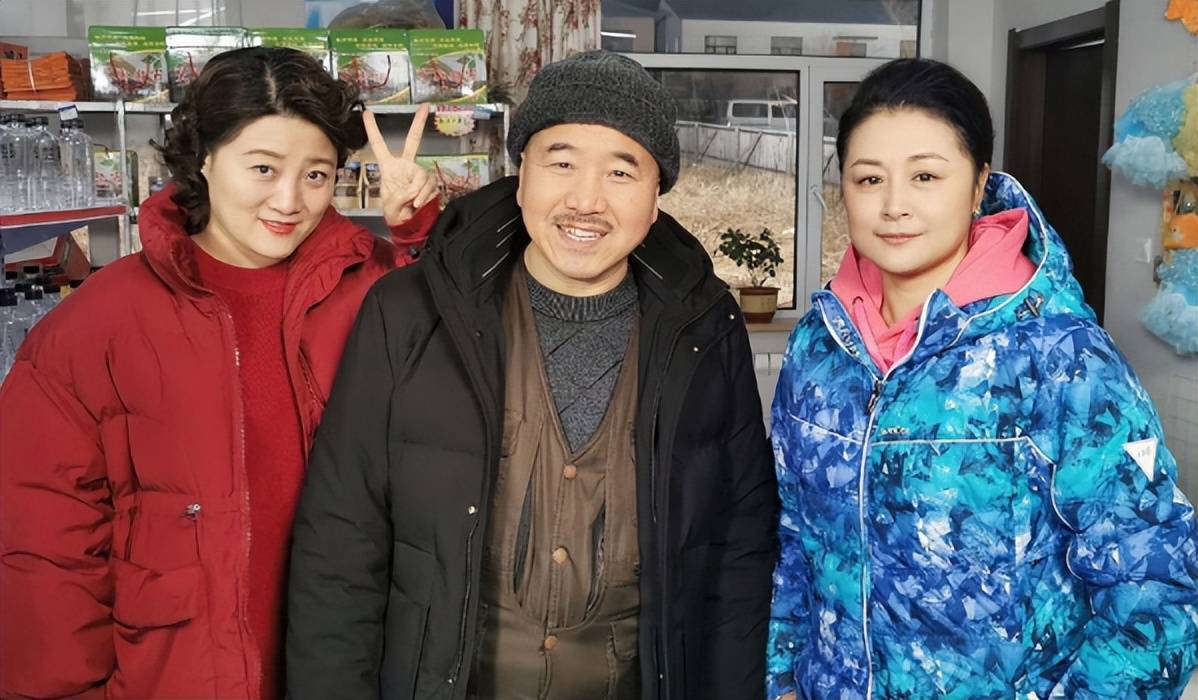 张学松清明节悼念亡妻,晒与于月仙恩爱旧照,配文悲恸令人感伤_老公