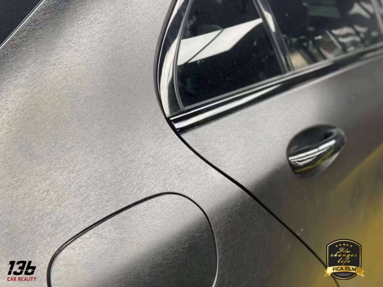 完美混搭 酷帅至极,菲卡金属拉丝改色膜(奔驰)