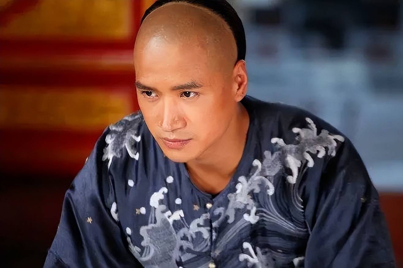 被富婆包养,差点儿从商,靠于正才爆红,何晟铭为何说自己是棋子_音乐