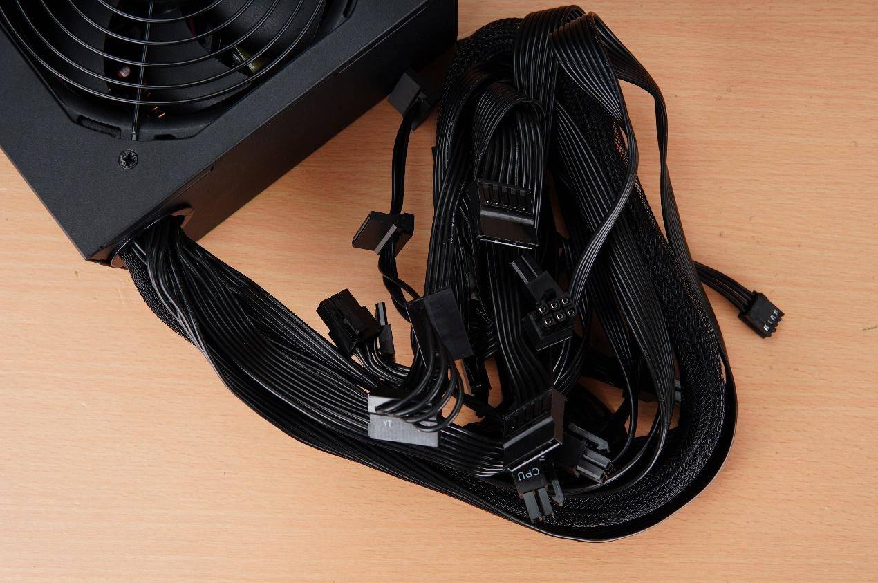 充满力量感的前面板设计安钛克dp503装机展示