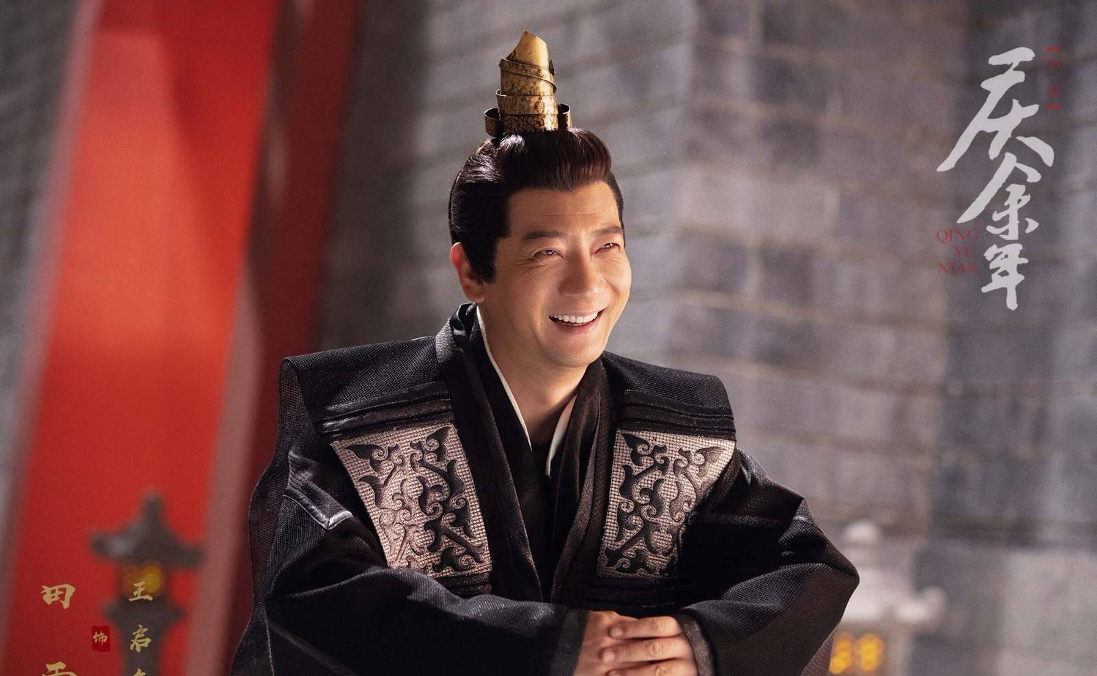 原创29岁与何炅搭档出道20年不温不火如今因庆余年圈粉无数